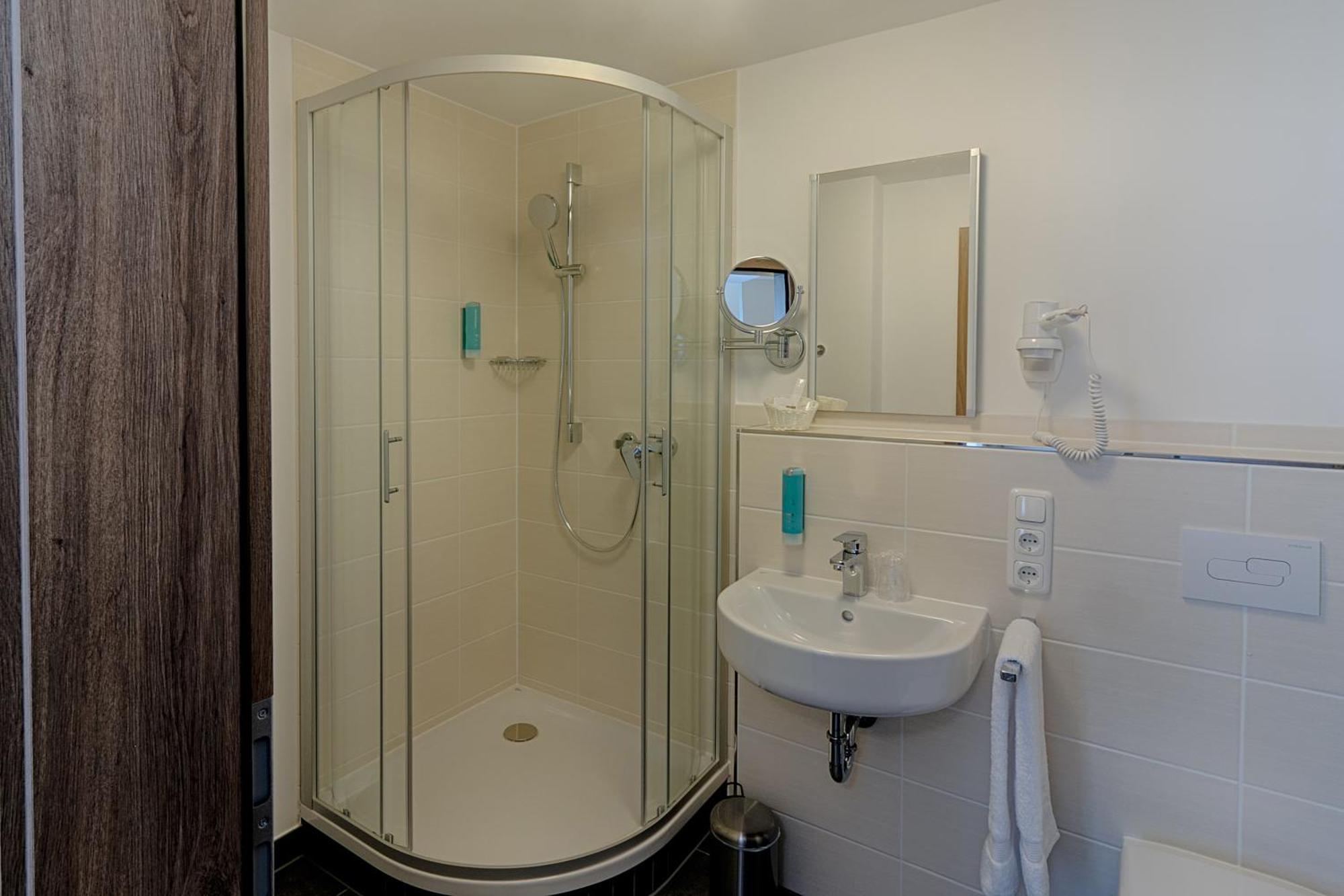Hotel Dirks Am Schloss Bad Pyrmont Bagian luar foto